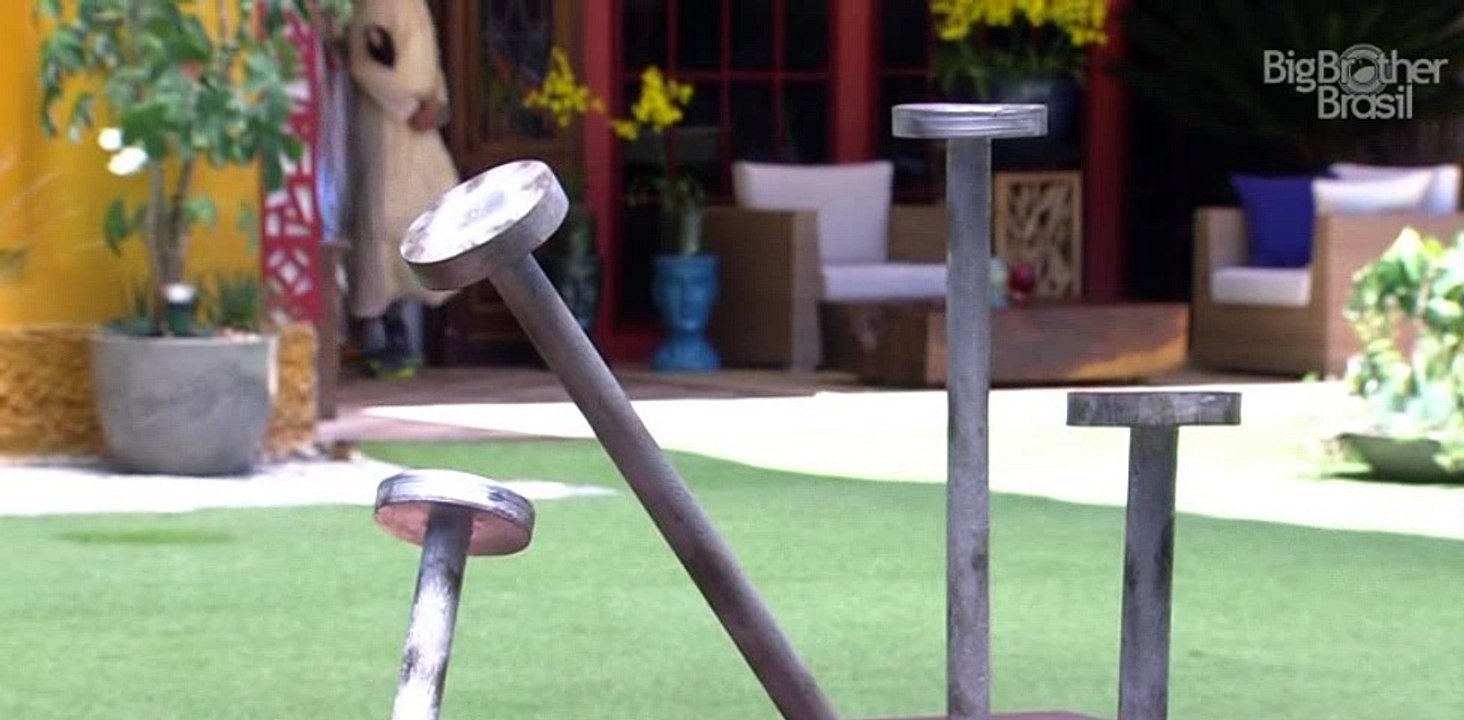 #BBB17 - Daniel e Pedro cumprem tarefa do Monstro