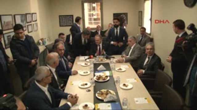 Izmir Bakan Faruk Özlü, Türkiye'nin Üç Önemli Sorunu Olduğunu Söyledi