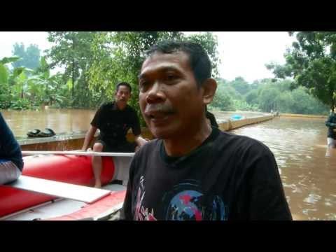 NET12 - Aktivitas Pasar Cipulir Berhenti Karena Banjir