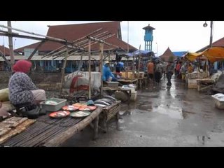 NET24 - Ombak 5 meter di Tuban Jawa Timur