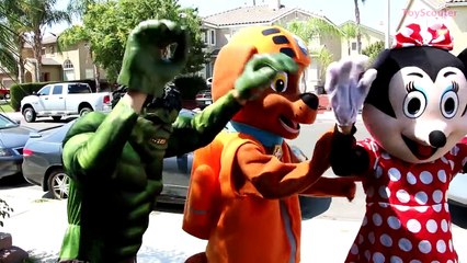 Who is Drawing on Princess Jasmine w Minnie Mouse, Big Foot, Paw Patrol Chase & Spiderman