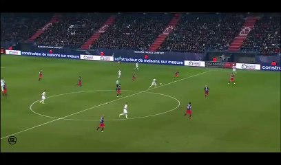 Magnifique passe décisive de Benzia !