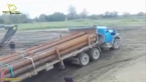 Dev boru yüklü kamyonun suya gömülmesi