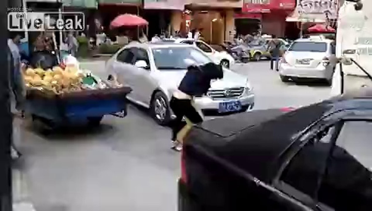 Husband fights wife and daughters who beat his girlfriend