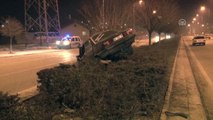 Refüje Çarpan Otomobilin Sürücüsü Yaralandı - Konya