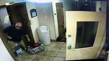 Homem salva cãozinho antes de ele morresse enforcado :O