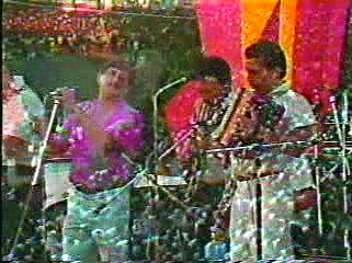NO  VALE  LA  PENA  (- Jorge Oñate y Juancho Rois)