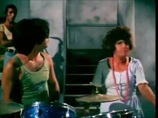 -Μ'ΑΥΤΗ ΤΗ ΦΑΣΑΡΙΑ ΠΟΥ ΚΑΝΕΤΕ ΒΡΕ,ΘΑ ΣΗΚΩΘΟΥΝΕ ΟΙ ΚΟΝΤΗΔΕΣ ΑΠΟ ΤΟΝ ΤΑΦΟ ΤΟΥΣ...