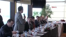 Izmir Bilim, Sanayi ve Teknoloji Bakanı Faruk Özlü Izmir'de Konsoloslarla Bir Araya Geldi