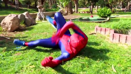 Spiderman vs Joker Épica Superhéroe Lucha de la Vida Real de los Superhéroes de Película