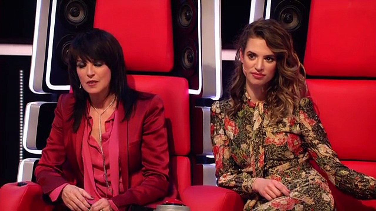 Kleines Mädel... Aber Hammer Stimme 