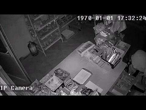 Plaçkitet një market në Pozhoran të Vitisë, kamerat e sigurisë kapin hajdutin