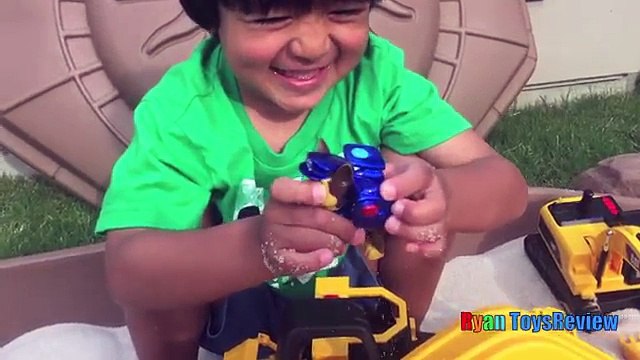 Paso 2 Sandbox De Construcción De Los Vehículos De Dump Truck Sorpresa Juguetes Reto De Disney Cars Juguetes De Mc