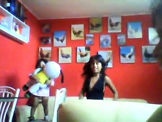 valentina bebe bailando