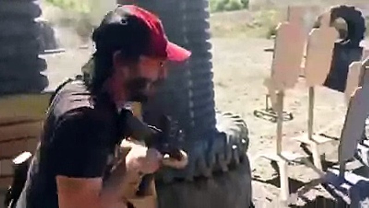 Keanu Reeves fazendo treinamento para seu proximo filme