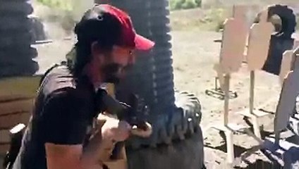 Keanu Reeves fazendo treinamento para seu proximo filme