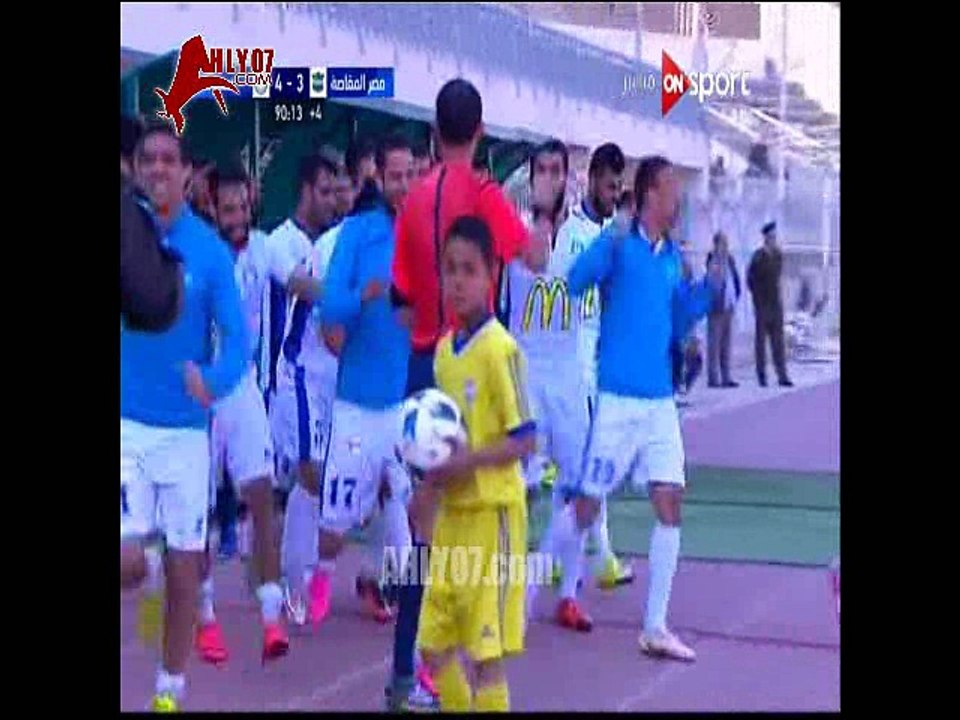شاهد لاعب سموحة كاد يخلع الشورت احتفالا بهدفه القاتل في سموحة في الدقيقة الأخيرة بعد خلع التيشرت