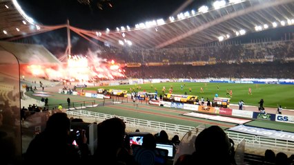 Σύνθημα για Μπιν Λάντεν και πανό με Καραϊσκάκη και αεροπλάνο