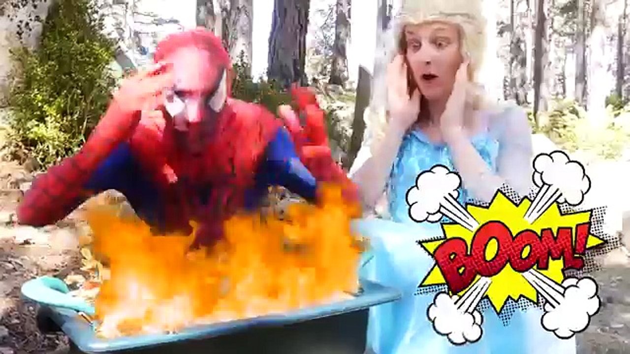 Frozen Elsa & Anna w/ Pink Spidergirl vs Zombie! Ft Joker & Spiderman Superhero Fun in Rea