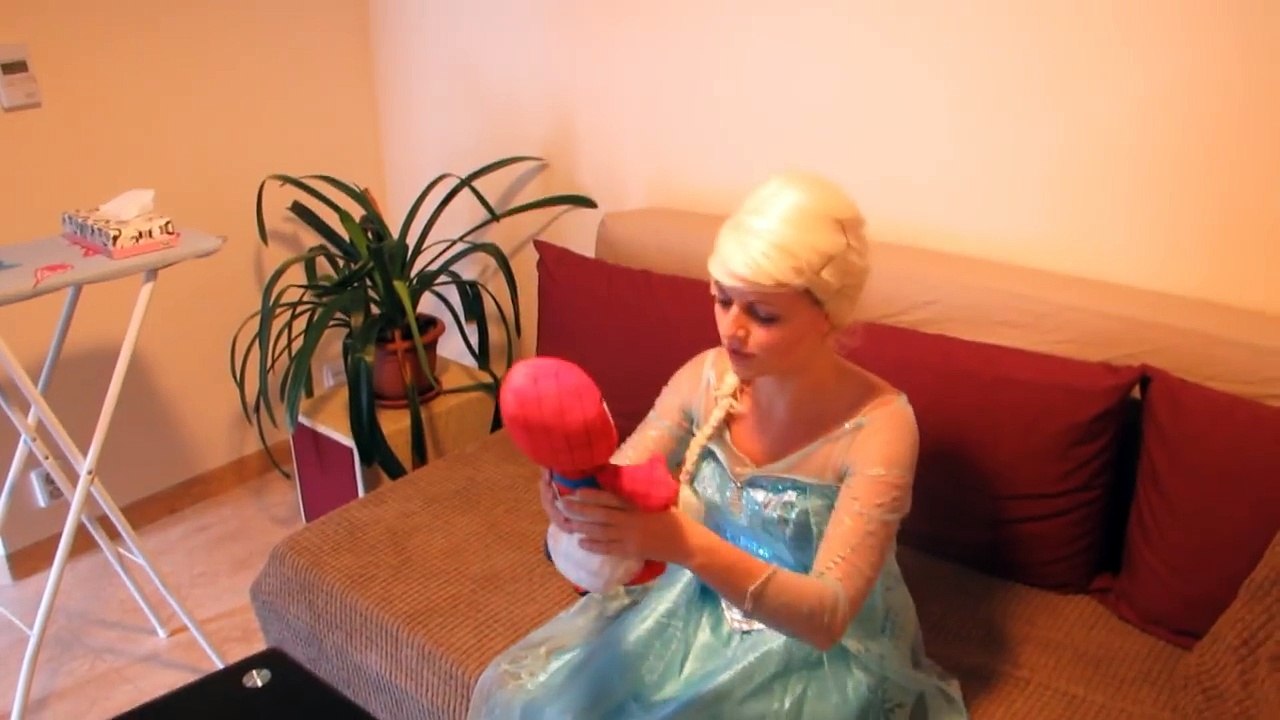 Frozen Elsa vs JOKER POO AND FART PRANK w/ Spiderman & hulk Maleficent Thor SuperHero Movi