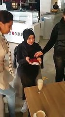 شاب تونسي يطلب يد صديقته بطريقة مميزة