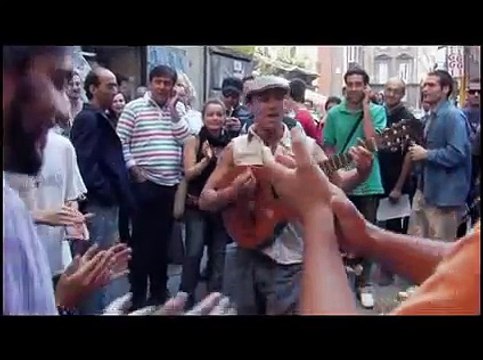 LA VIDA TOMBOLA-MANU CHAO (clip officiel)