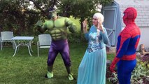 Evil Twin Elsa vs Elsa Maléfica Broma Divertida Película de Superhéroes En la Vida Real En 4K