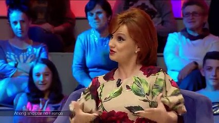 Kunata i nxjerr të palarat kunatës