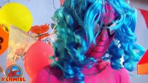 Spiderman vs Congelados los Colores del arco iris Cabello en la Vida Real w/ Rosa Spidergirl Diversión Superhéroe Movi