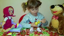 Masha y el Oso Kinder Sorpresa juguetes desembalaje de la pam and the Bear Kinder Surprise toys