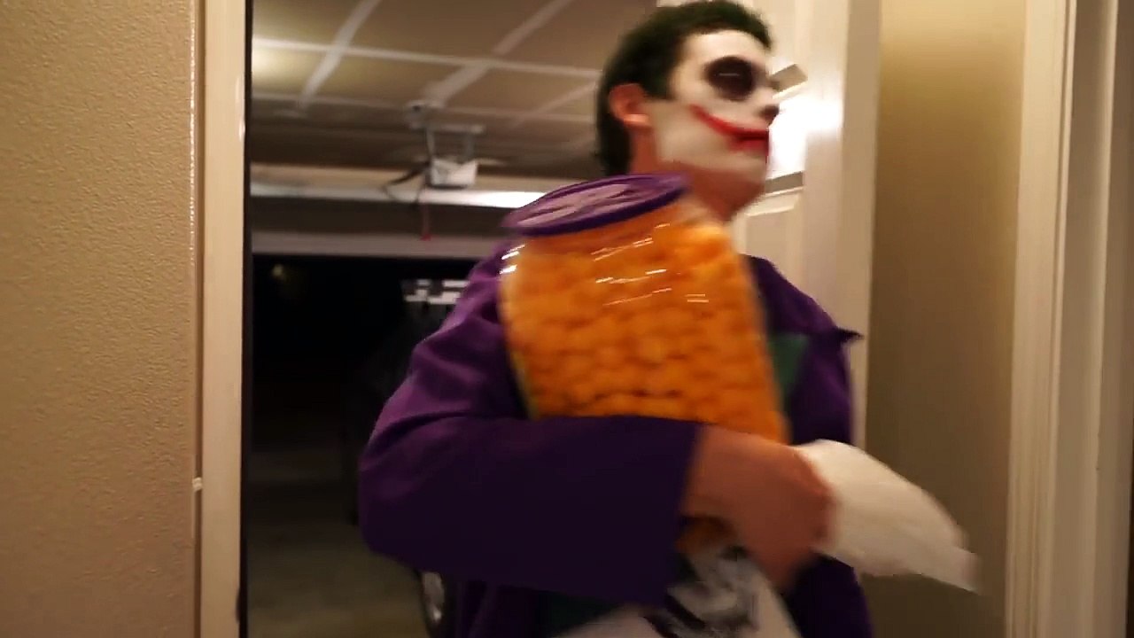 Joker Vs Scream & Giant Teddy Bear & Zombie In Real Life Halloween Fun!-CVLJbpr