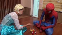 Elsa Congelado Bebé con Caca de la Princesa de Spiderman Super Héroe En la Vida Real