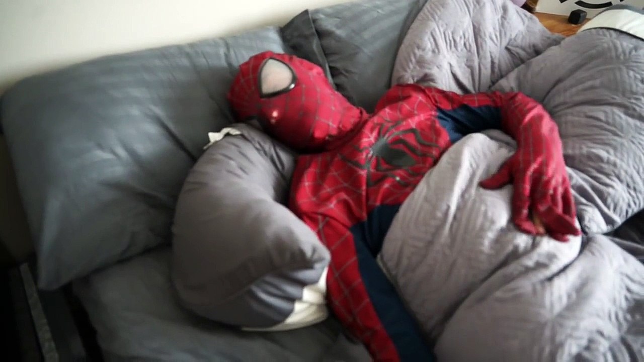 Spiderman vs Zombie Spiderman   Orbeez Bath Time SuperHero fun in Real life!  ) -