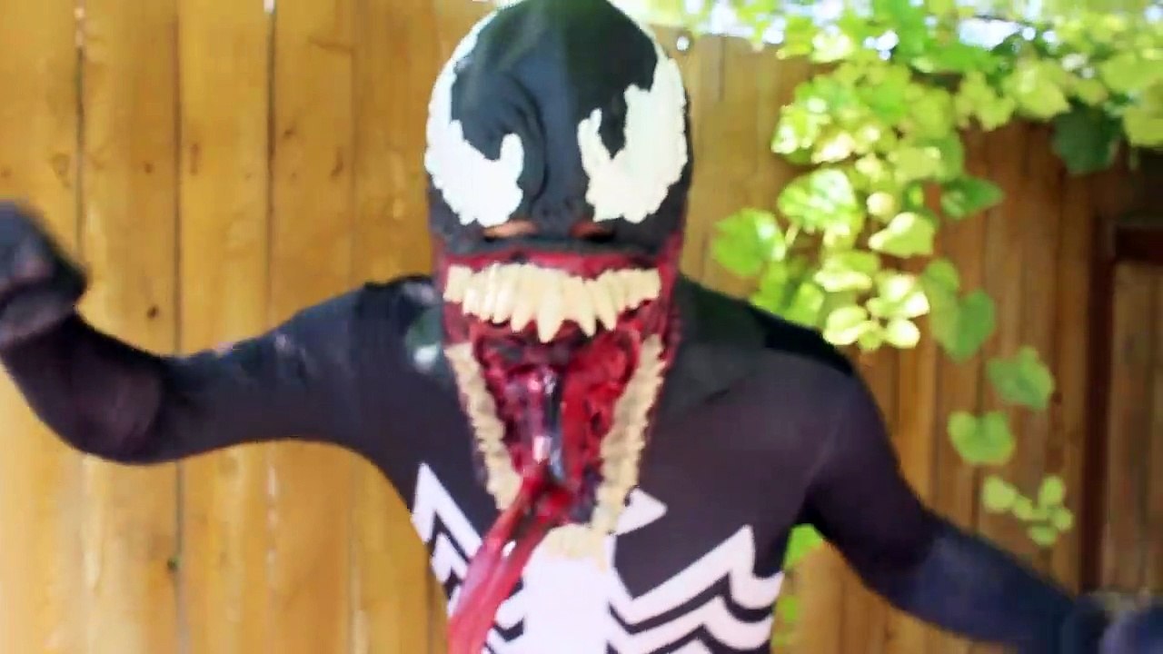 Spiderman Vs Venom - Real Life Superhero Battle _ Trampoline Fight-OiHXKf