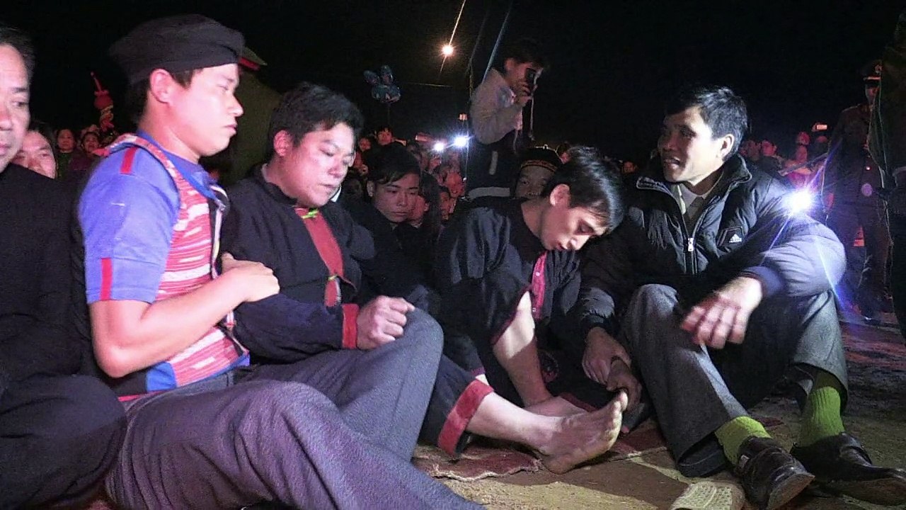 In Trance durchs Feuer tanzen