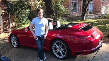 Jouer au jeu vidéo Doom 3 en conduisant une Porsche sur l'écran de la voiture !