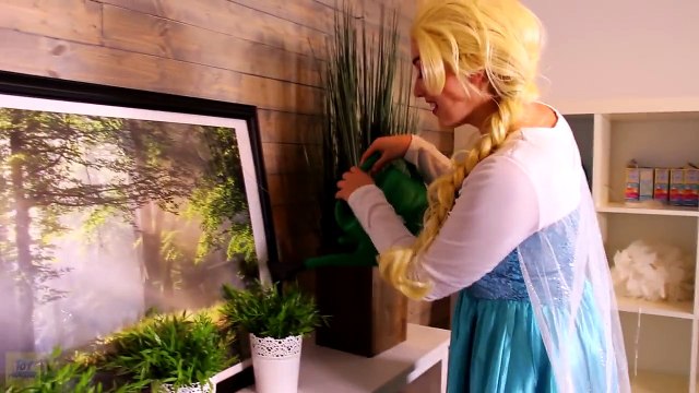 Evil Elsa KIDNAPS SANTA CLAUS! w_ Spiderman Frozen Elsa & Anna Superman Witch! Superhero Fun -)-01g