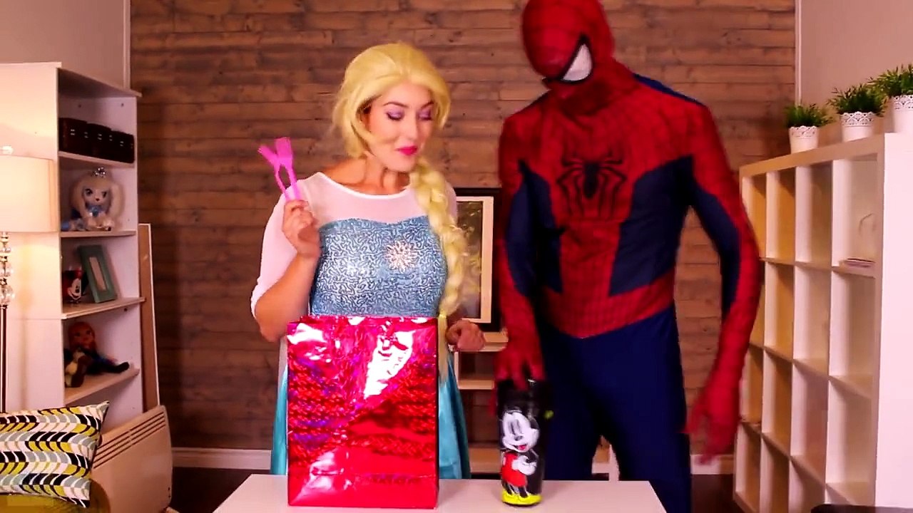 Frozen Elsa & Spiderman Break Up! w_ Pink Spidergirl, Ariel Mermaid, Superman, Joker! Superhero Fun-nJH