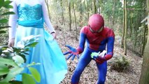 Congelados Elsa y Spiderman son ELECTROCUTADOS troll Veneno de Broma! Divertida Película De Superhéroes En Real De Li