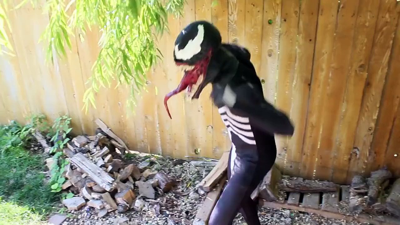 Spiderman Vs Venom - Real Life Superhero Battle _ Trampoline Fight-Oi