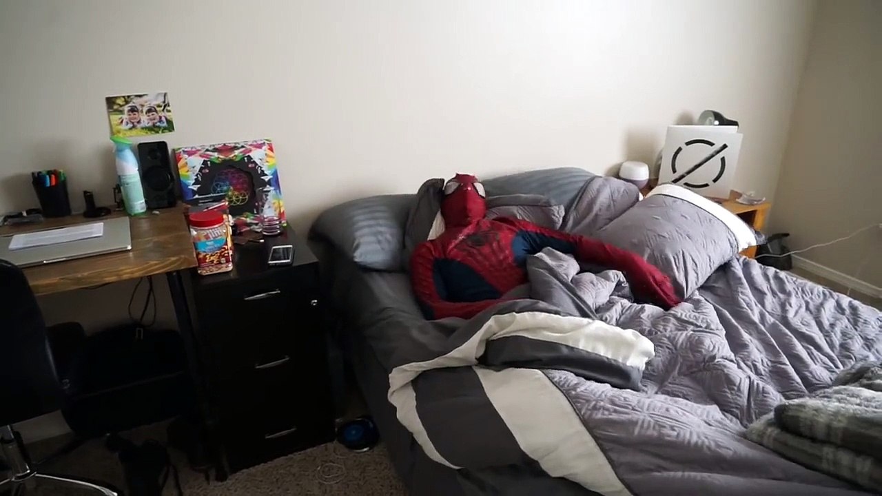 Spiderman vs Zombie Spiderman   Orbeez Bath Time SuperHero fun in Real life!  ) -