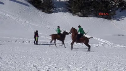 Karda Cirit Gösterisi Nefes Kesti