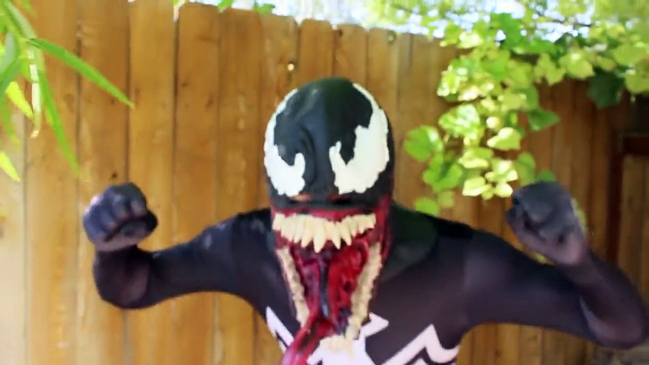 Spiderman Vs Venom - Real Life Superhero Battle _ Trampoline Fight-Oi