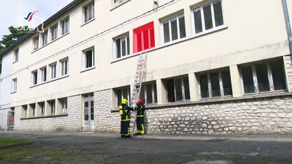 Accès par l'extérieur par les échelles à coulisse