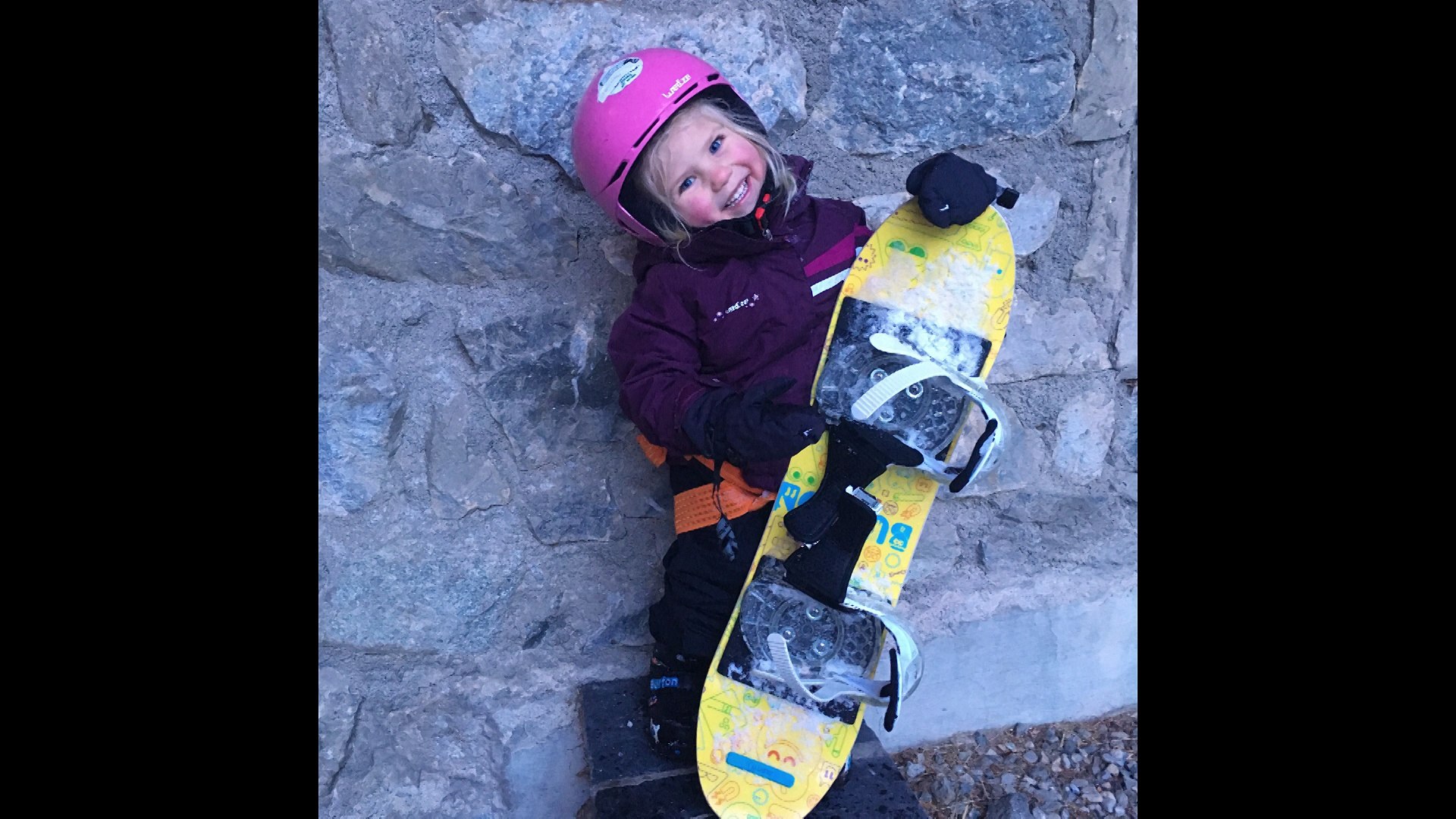 Laurine 3 ans snowboard - Vidéo Dailymotion