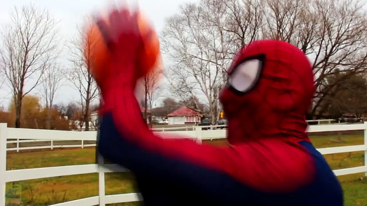 Evil Elsa KIDNAPS SANTA CLAUS! w_ Spiderman Frozen Elsa & Anna Superman Witch! Superhero Fun  -)-01glWAcpT