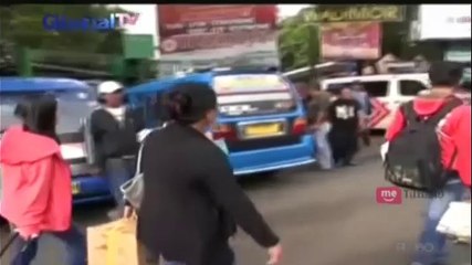 Puluhan Angkutan Umum Tradisional di Malang Lakukan Mogok Massal
