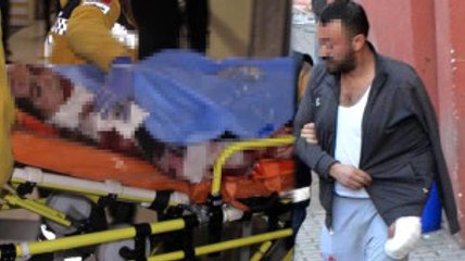 Karı Koca Yemek Masasında Birbirlerini Bıçakladı! Biri Adliyede Biri Hastanede