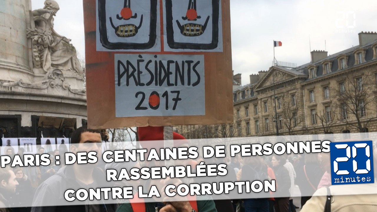 Paris : Des centaines de personnes rassemblées contre la corruption