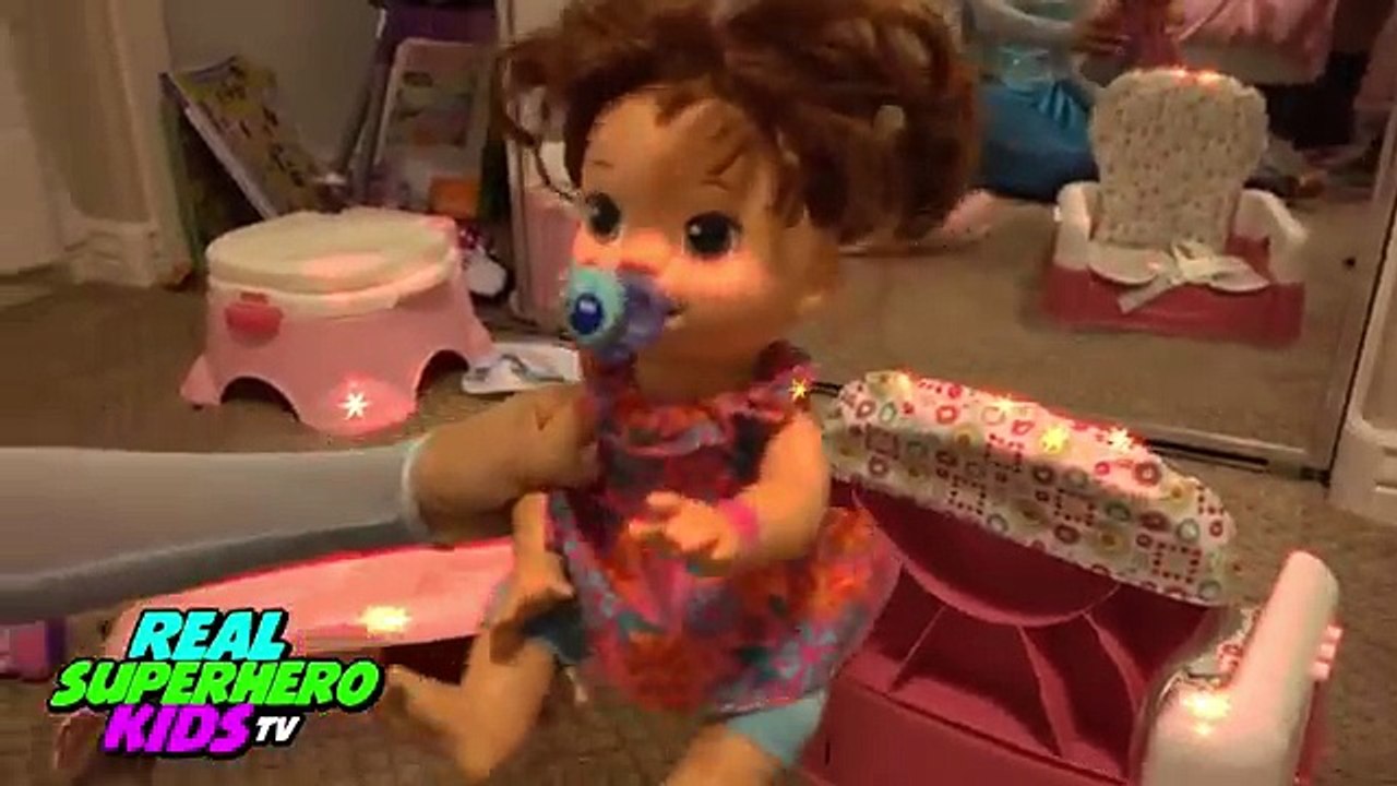 Giant Spider Attacks Girl Sleeping In Her Bed ~ LittleLaVignes Kids Toys Review TOY FREAKS